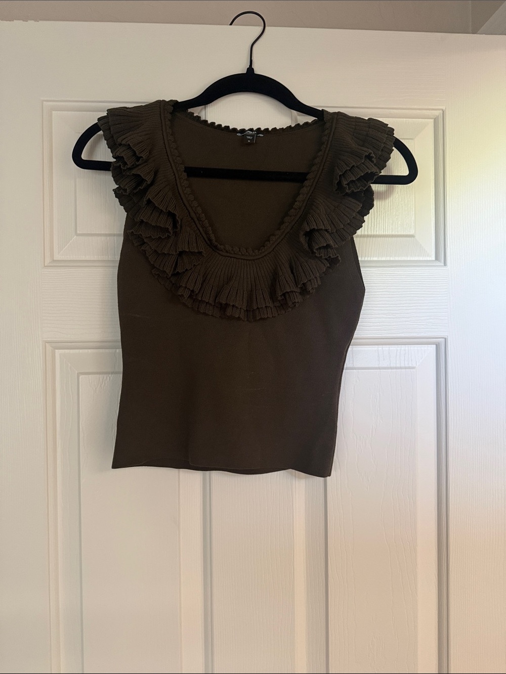 Express Olive Ruffle Scoop Tank - Picture 2 of 3